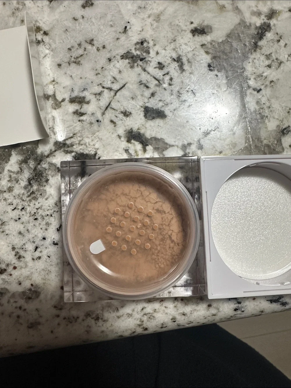 Jaclyn x Robin Loose Setting Powder - sheer medium